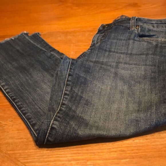 Kut from the Kloth jeans Size 6 medium wash with fading and whiskering raw hem - Picture 7 of 14